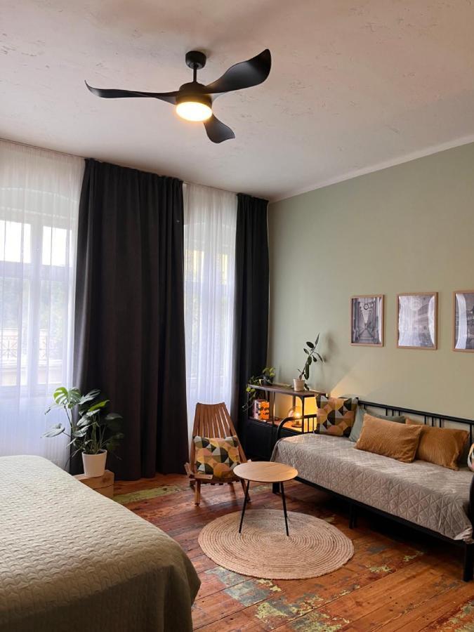 Four Rooms Carlsbad Authentic Karlsbad Exteriör bild