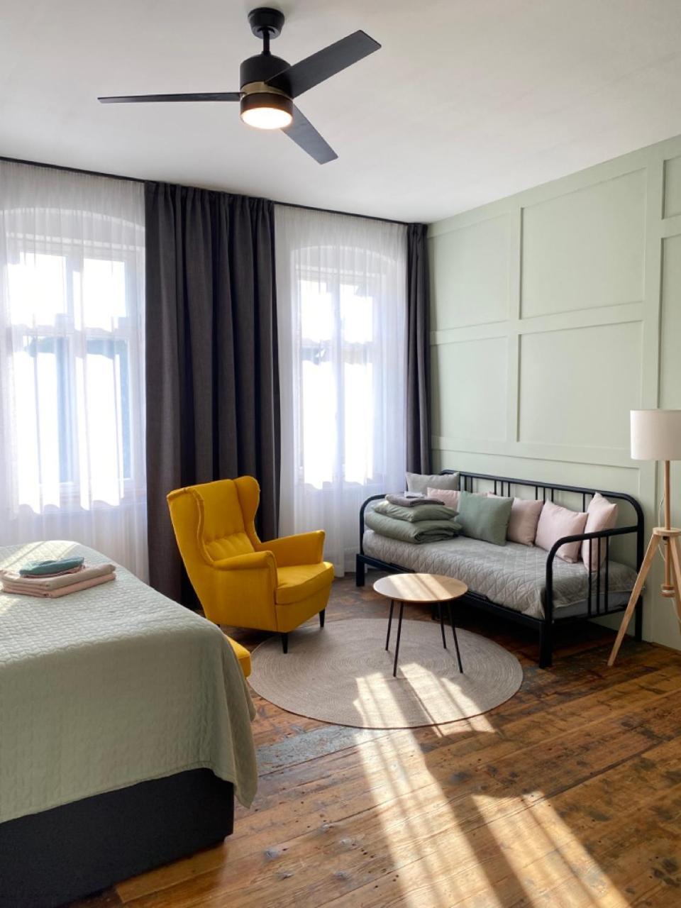 Four Rooms Carlsbad Authentic Karlsbad Exteriör bild