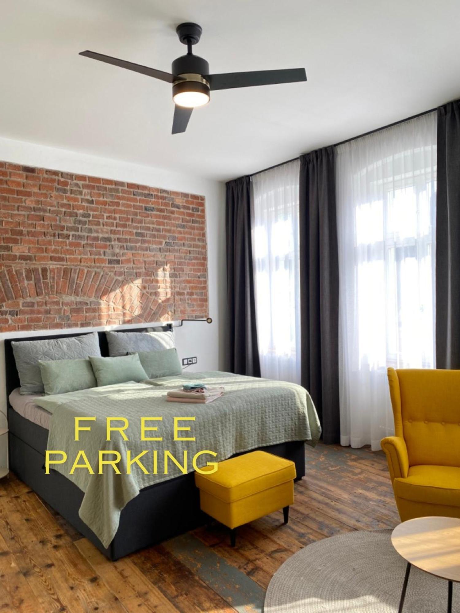 Four Rooms Carlsbad Authentic Karlsbad Exteriör bild
