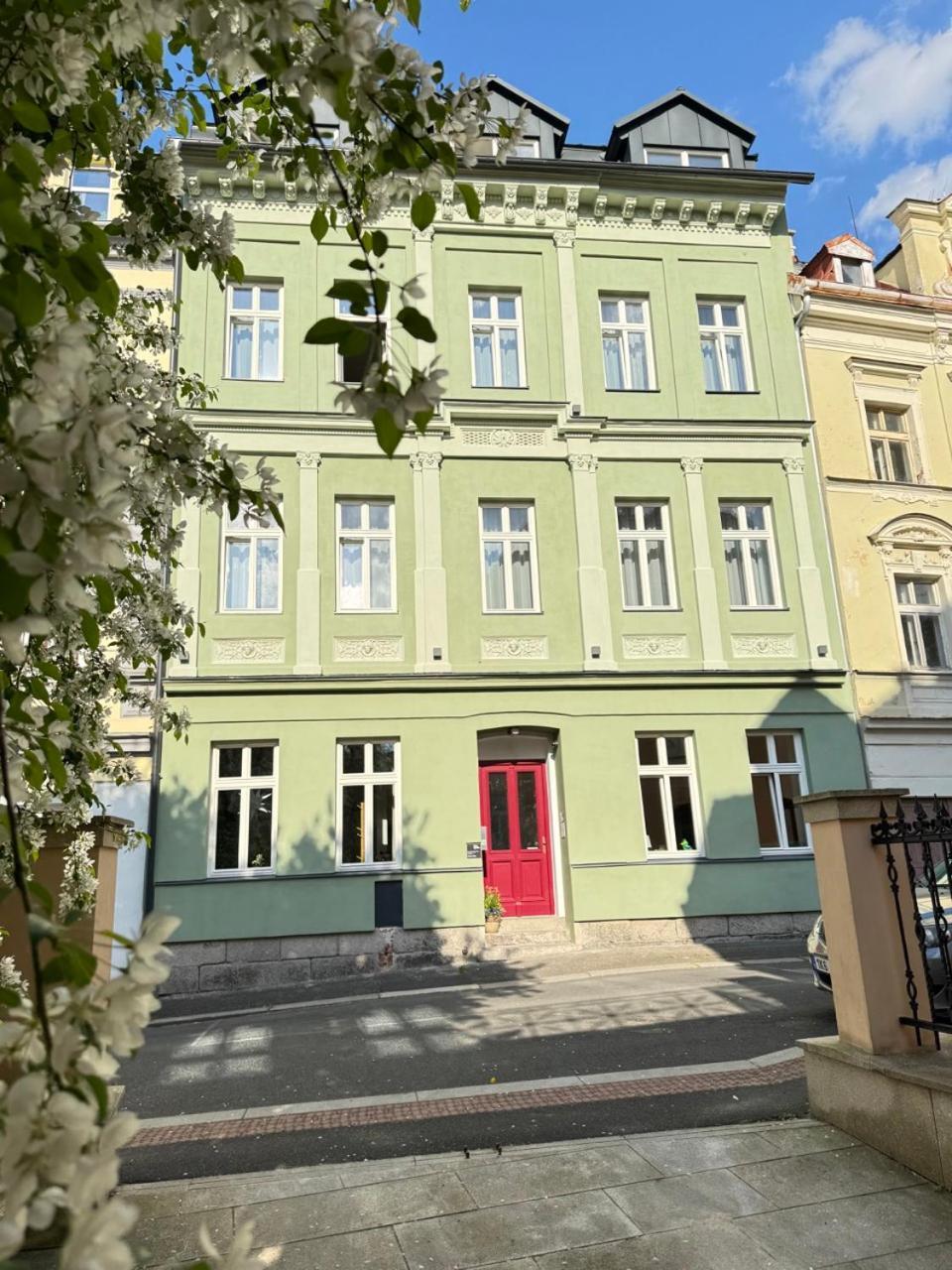 Four Rooms Carlsbad Authentic Karlsbad Exteriör bild